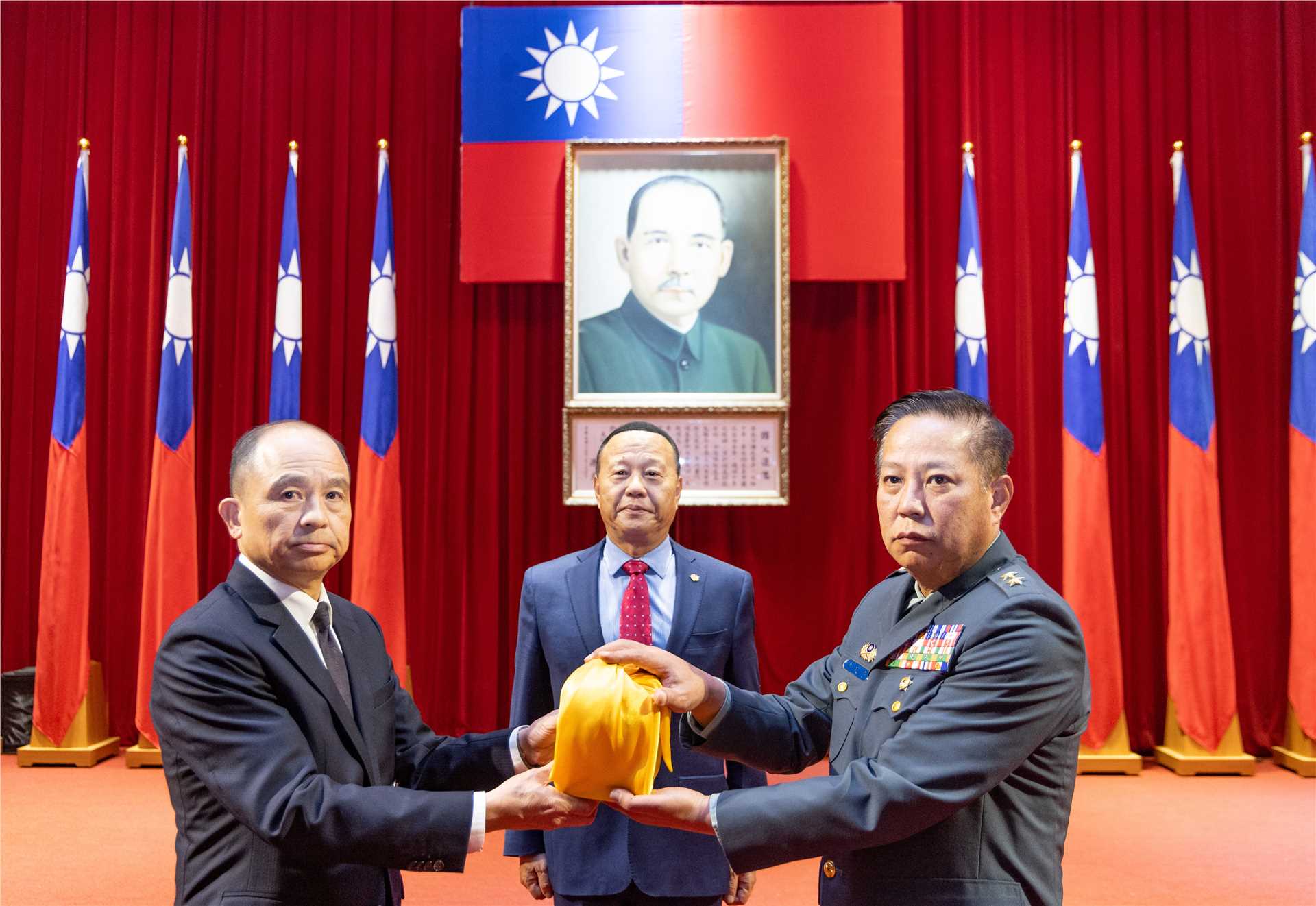 Deputy Minister of Military Affairs, Mr. Bai Honghui, presides over the handover of the seal of the Director of All-out Defense Mobilization Agency, M.N.D.