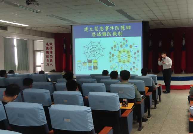 Mr. Chen Yong-Chuan, a Reserve Colonel, lectures on an overview of the all-out defense mobilization mechanism. Mr. Chen Yong-Chuan, a Reserve Colonel, lectures on an overview of the all-out defense mobilization mechanism.