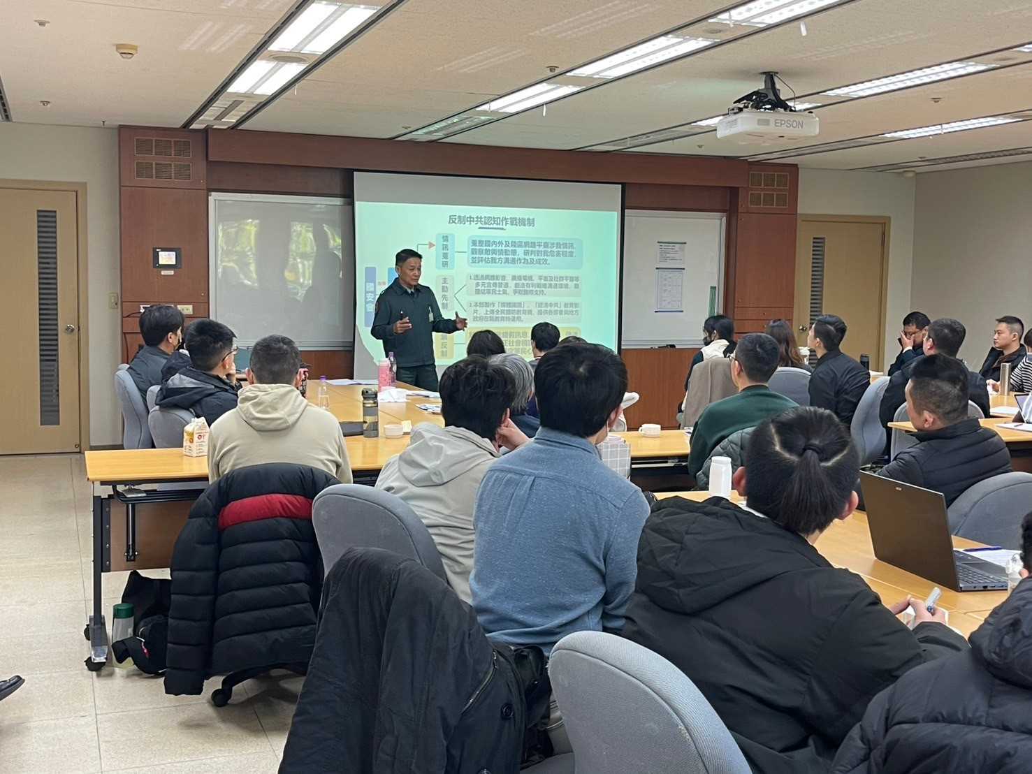 Courses on ‘‘Handling of cognitive warfare and controversial information’’ Courses on ‘‘Handling of cognitive warfare and controversial information’’