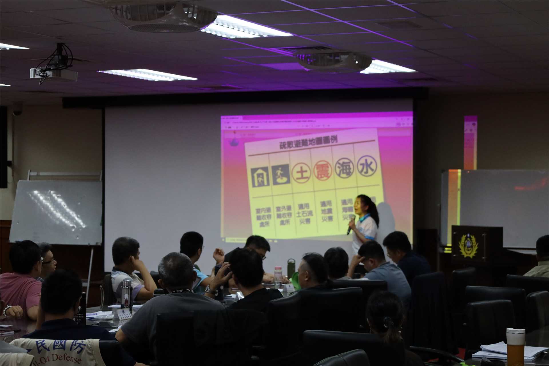 Instructors recommended by the Taipei City Fire Department giving lessons.