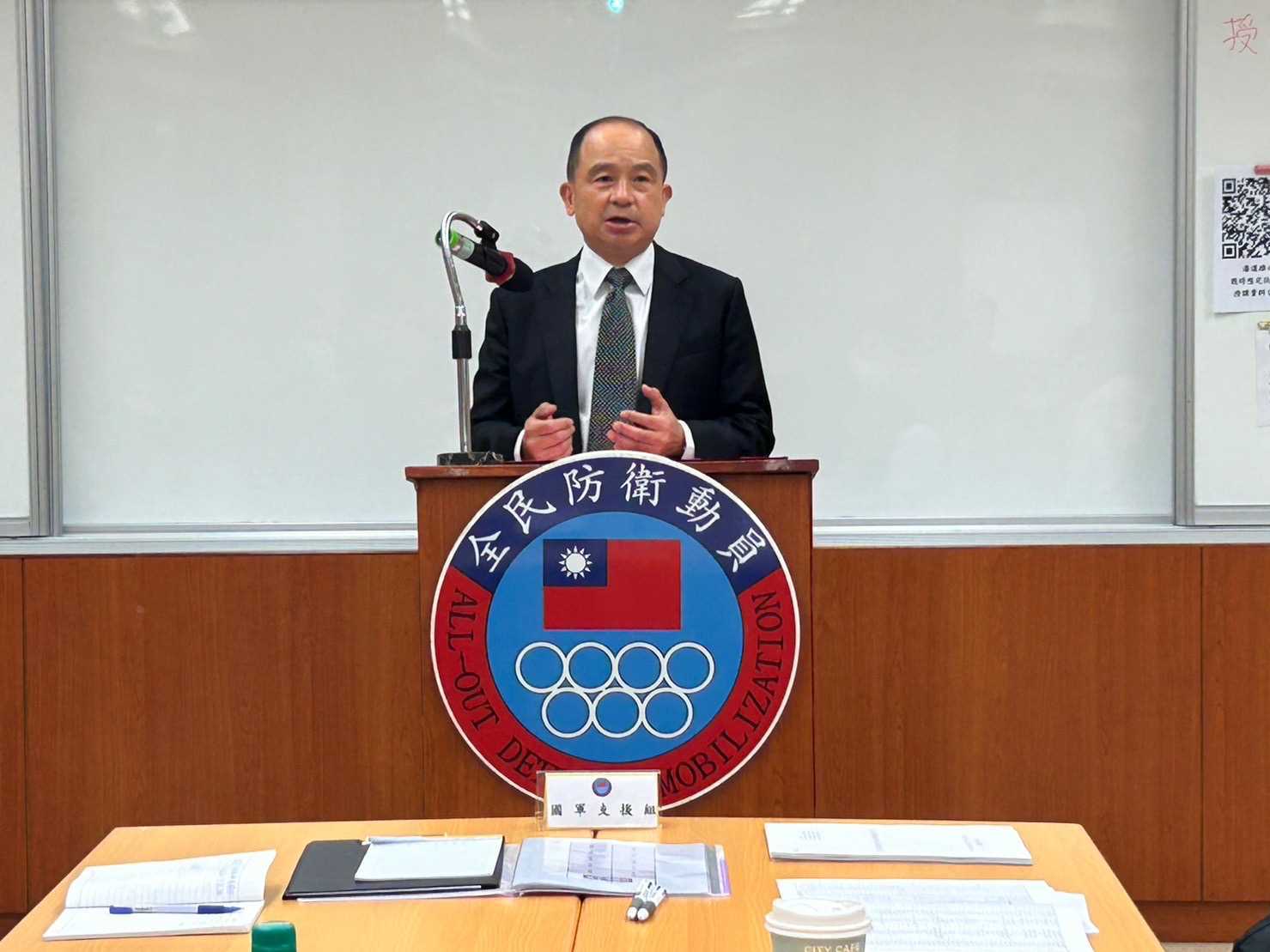 	Mr. Bai Jie-Long, Director of All-out Defense Mobilization Agency (ADMA), presided over the opening class of the seminar