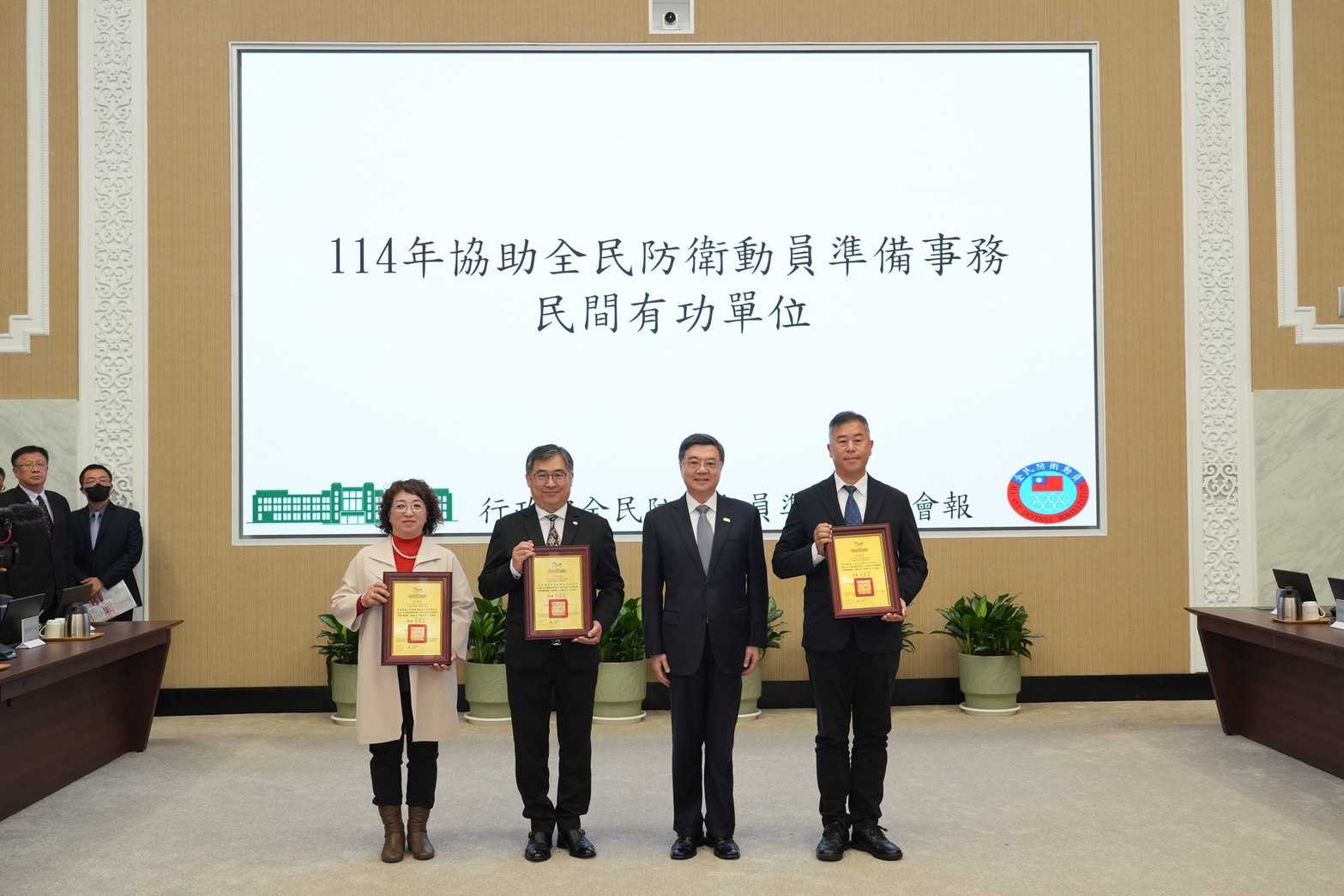 行政院卓院長公開授獎民間有功單位